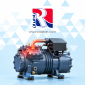 کمپرسور صنعتی با لوله دهش داغ؛ بیش گرم شدن کمپرسور در سیستم تبرید ndustrial refrigeration compressor with a hot discharge pipe, illustrating compressor overheating.